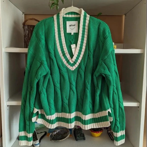 🍂🍁 Fall NWT Aerie Cropped Green Cable V-Neck Sweater Sz Large - Picture 6 of 8